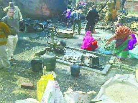 Short-circuit fire, six home burned